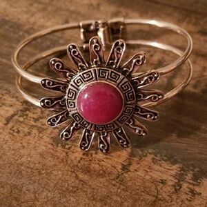 Cato gold tone bracelet NWOT